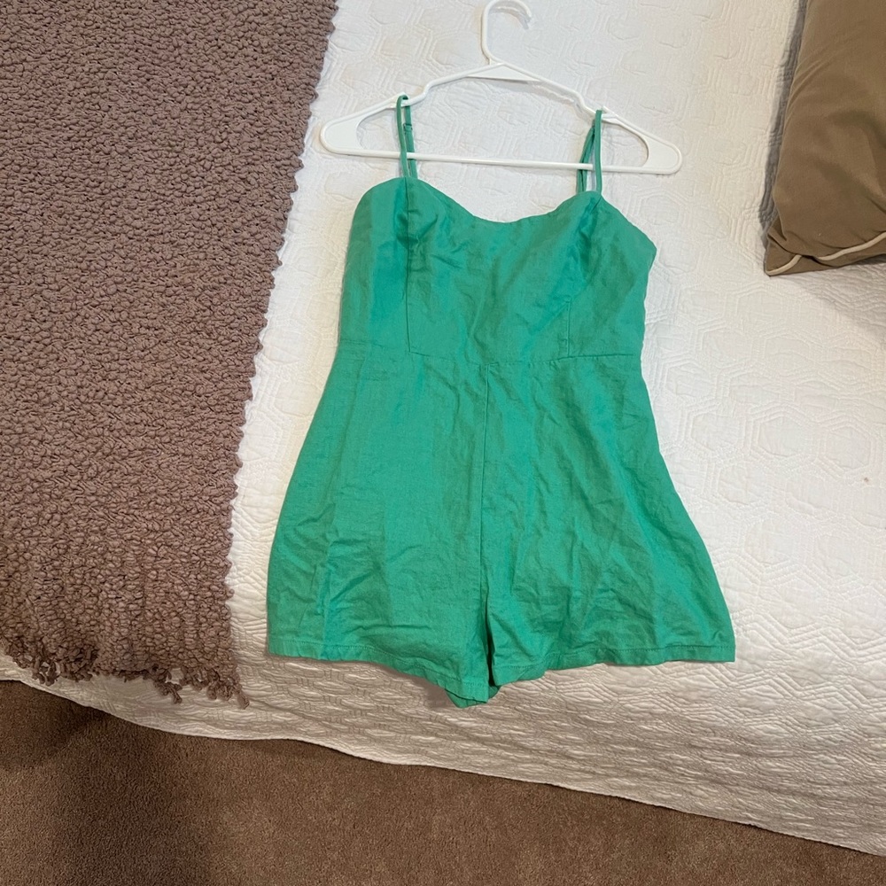 Fun, green romper! ๐ค๐ - Picture 4 of 6